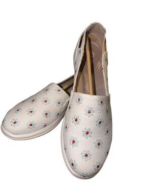 Clarks White Daisy Breeze Step Embroidered Slip On Loafer Sneakers Size 11 NIB